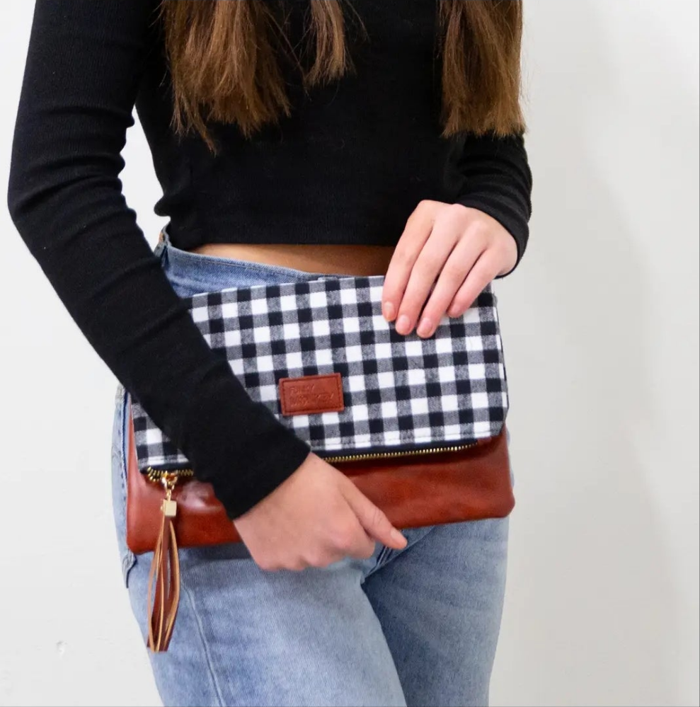Foldover wristlet clutch