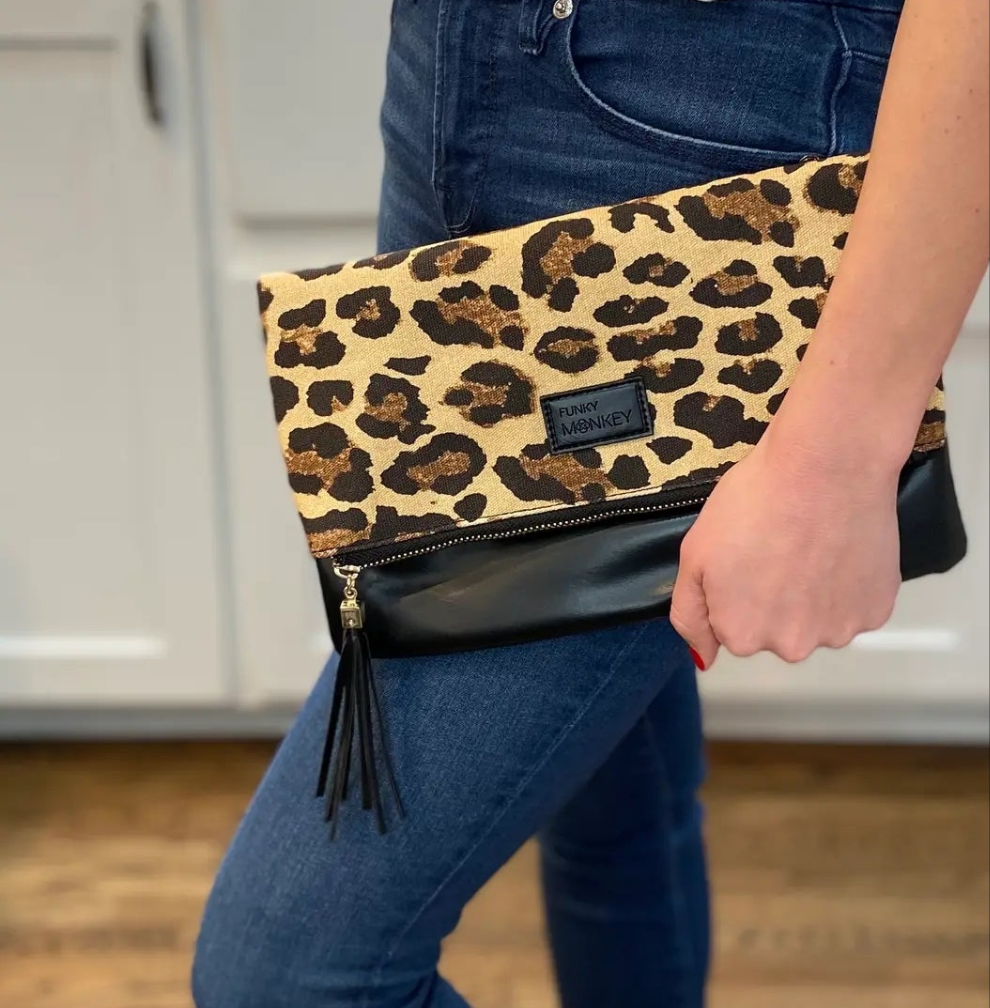 Foldover wristlet clutch